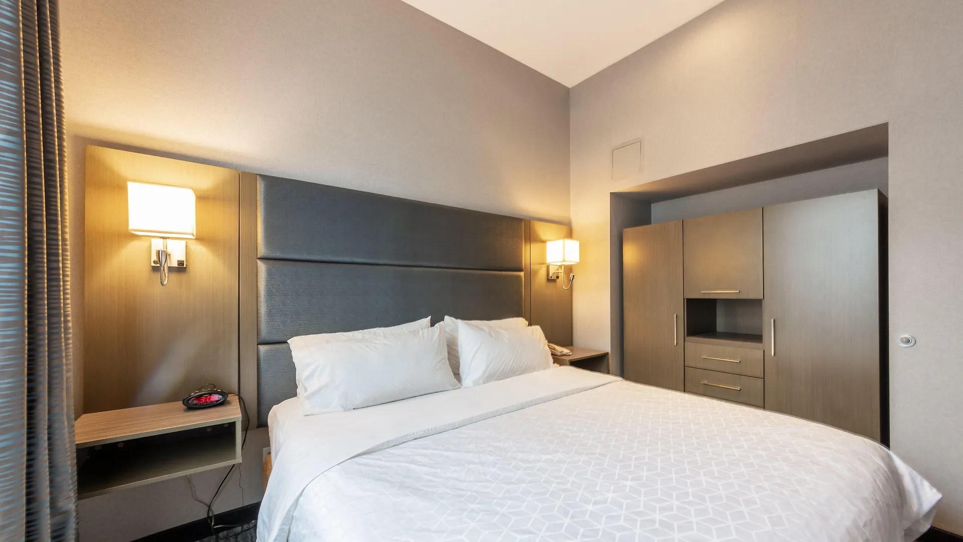 Holiday Inn Express & Suites Riverport Richmond By Ihg