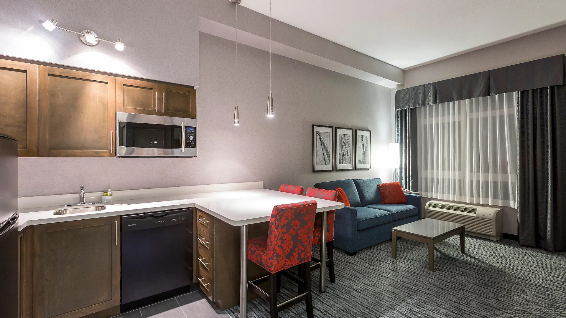 Hotel Holiday Inn Express & Suites Riverport Richmond By Ihg