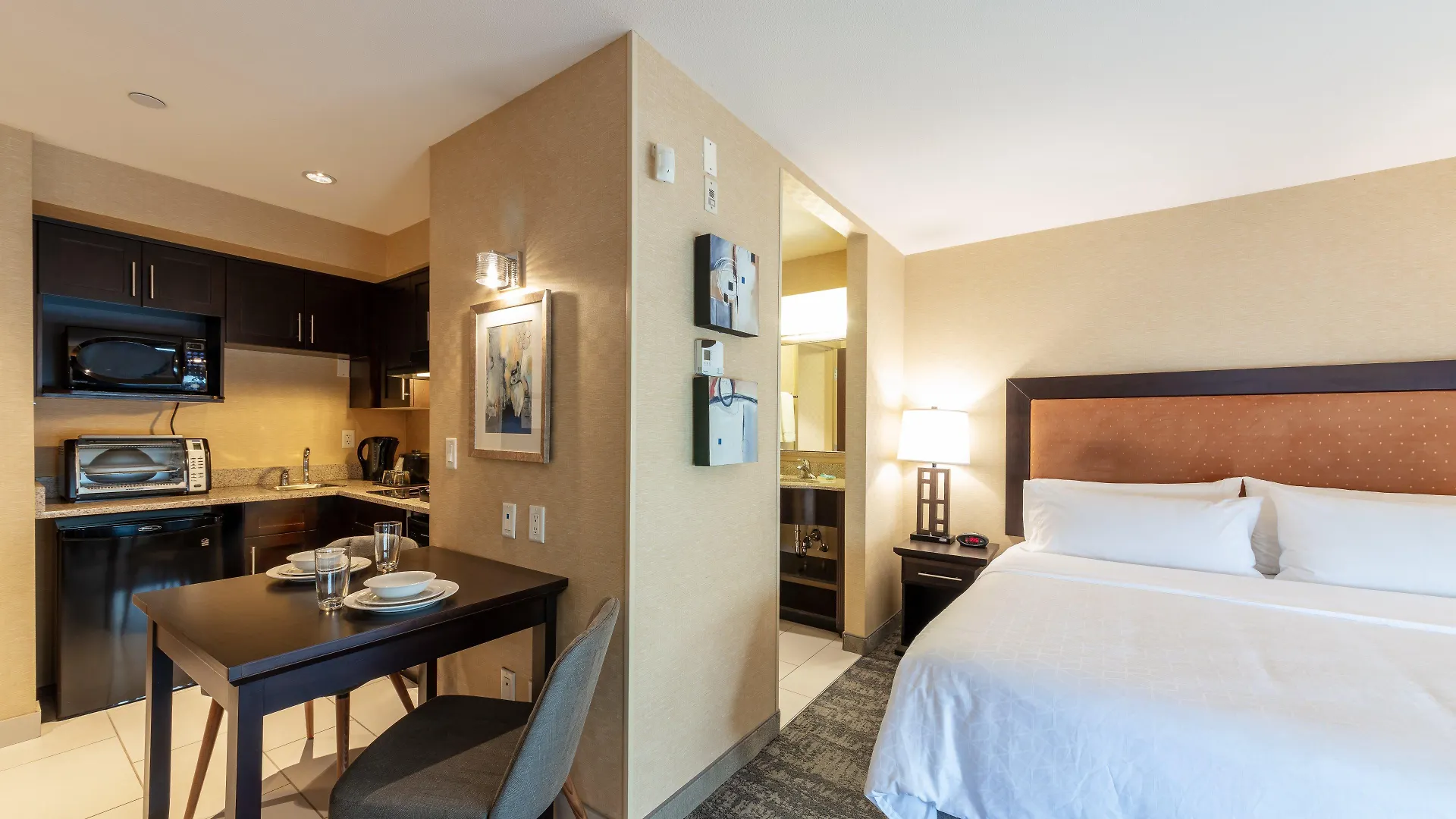 Holiday Inn Express & Suites Riverport Richmond By Ihg