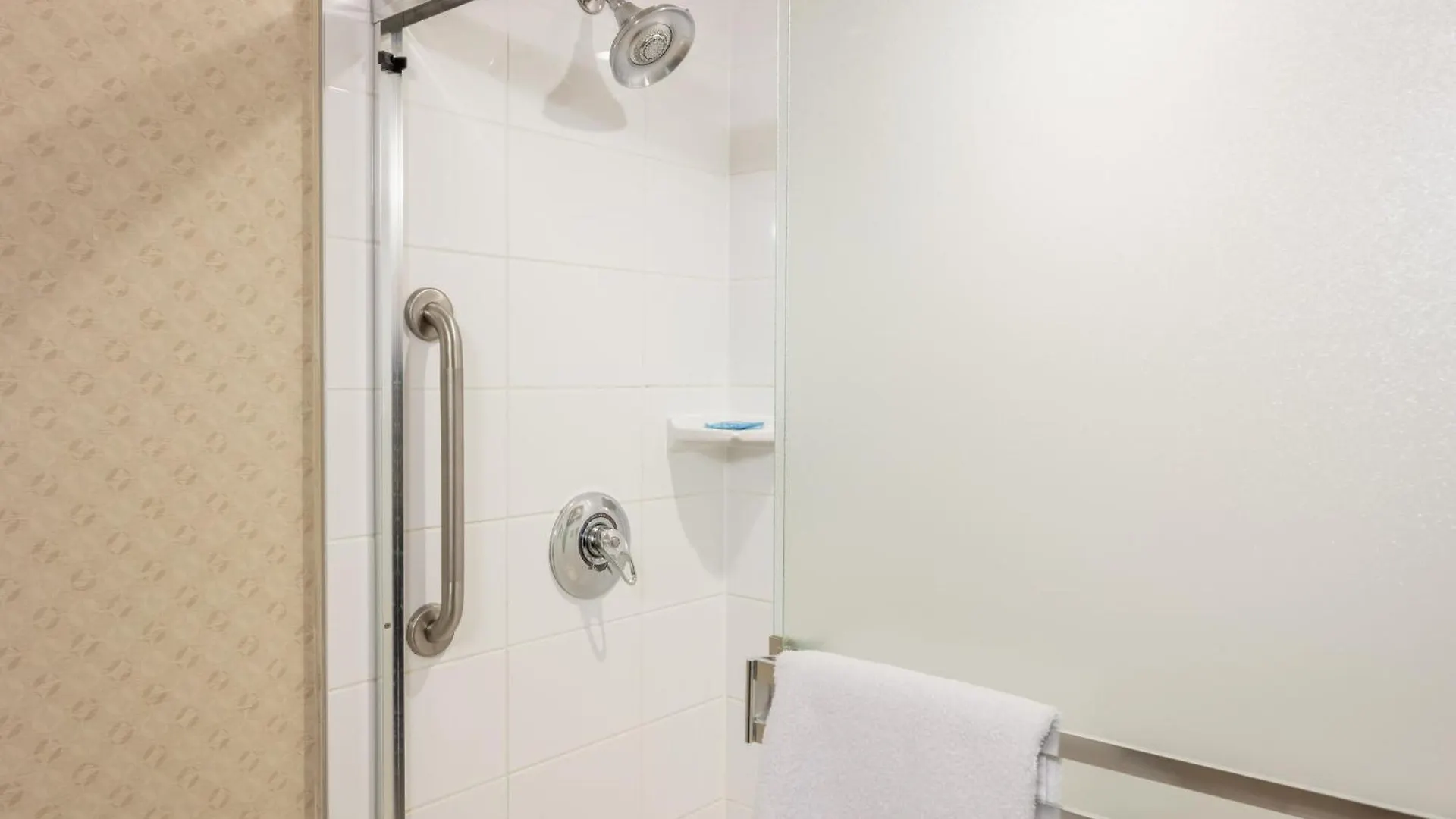 Holiday Inn Express & Suites Riverport Richmond By Ihg 3*,