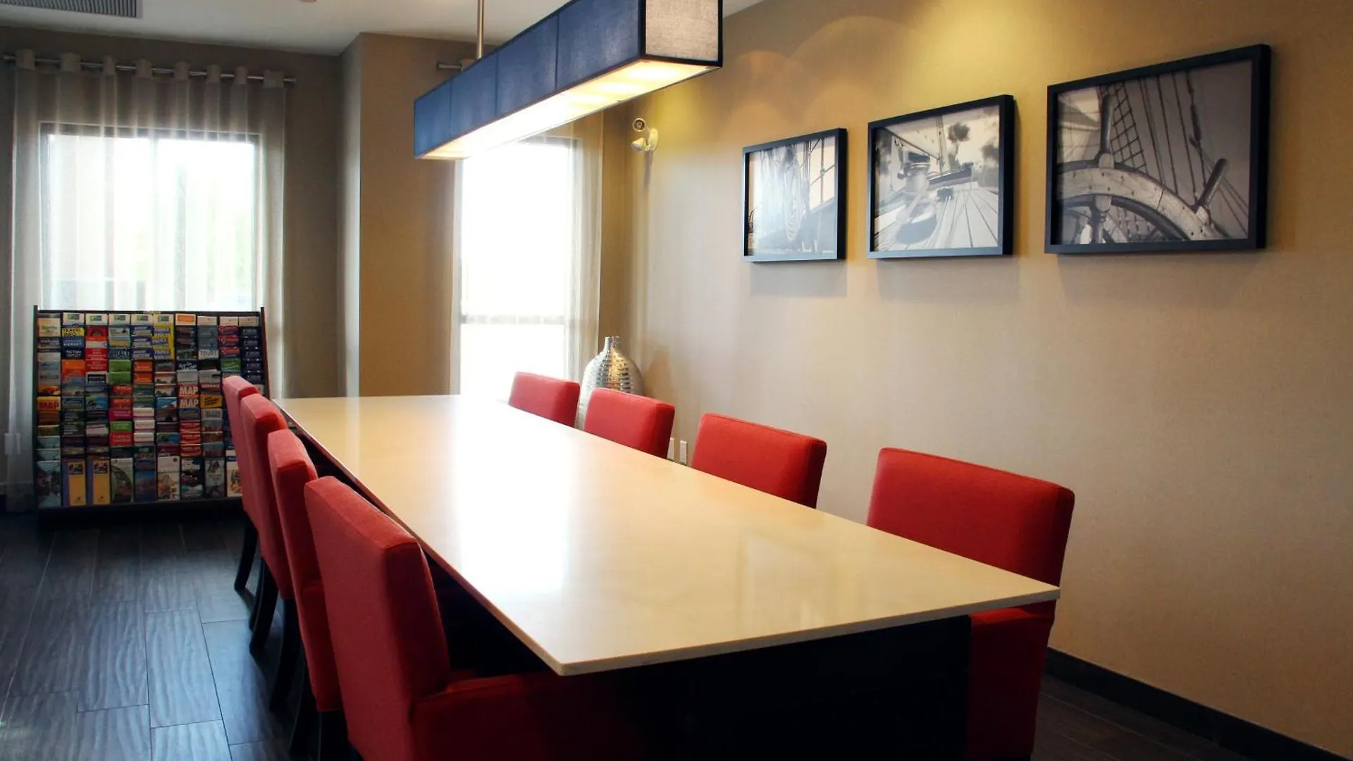 Holiday Inn Express & Suites Riverport Richmond By Ihg Hotel