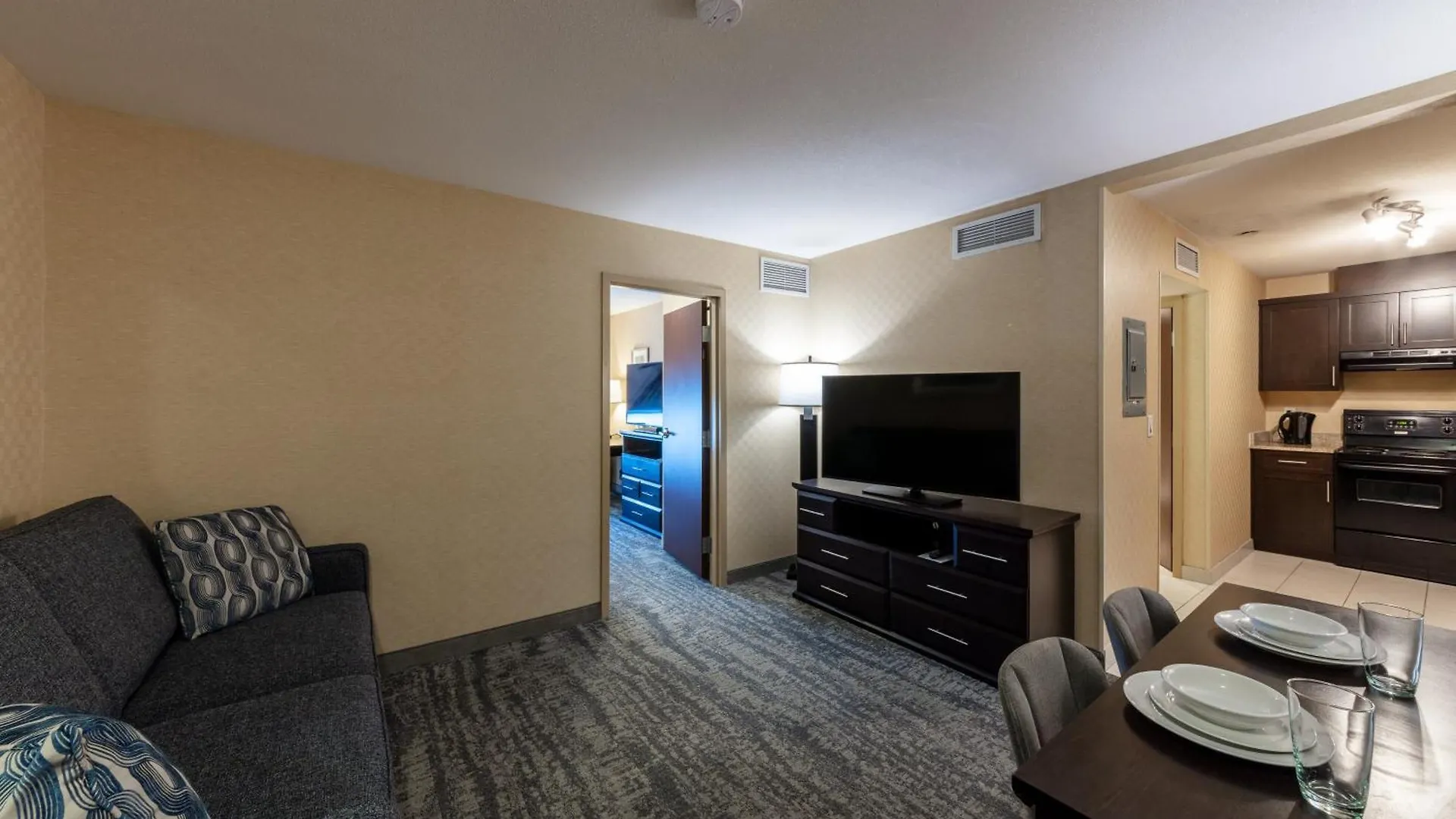 Holiday Inn Express & Suites Riverport Richmond By Ihg Hotel