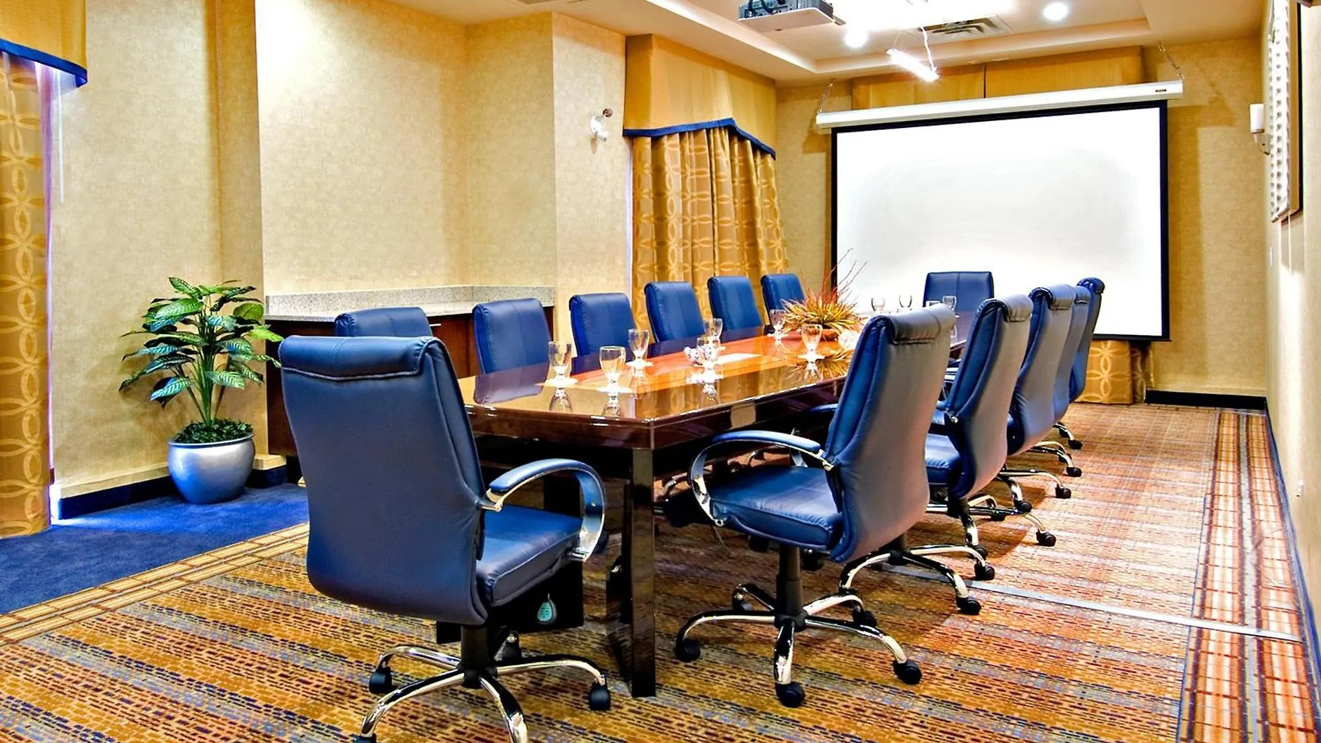 Holiday Inn Express & Suites Riverport Richmond By Ihg